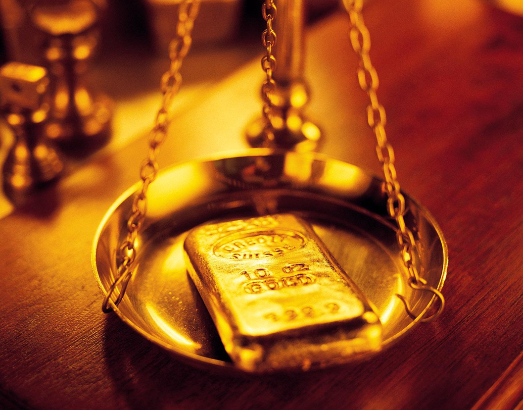 চাহিদার থেকে জোগানের পরিমাণ সোনায় সবসময় কম। কাজেই সোনার দাম কমার প্রশ্নই নেই। বরং তা বাড়বে। এই কারণেই সোনার বাজার ম্লান হওয়ার আশঙ্কা কম।