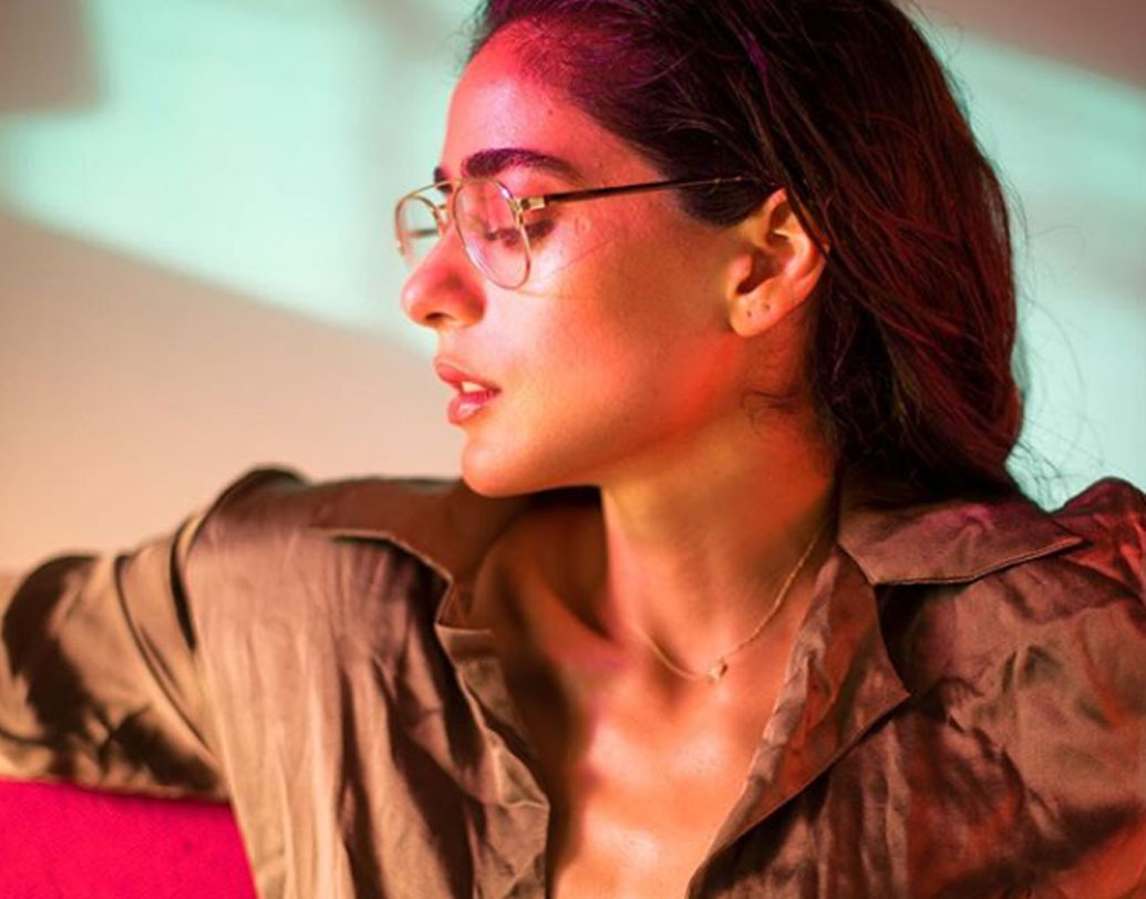 একটি জনপ্রিয় শ্যাম্পুর ব্র্যান্ড অ্যাম্বাসাডর হিসাবে বিজ্ঞাপনী জগতেও সাড়া ফেলেছেন দীবা। ফিটনেস নিয়ে যেমন প্যাশনেট, তেমনই নিজের সামাজিক দায়িত্ব সম্পর্কেও সচেতন। দুঃস্থ শিশুদের জন্য কাজ করে এমন একটি স্বেচ্ছাসেবী সংস্থার সঙ্গেও যুক্ত তিনি।