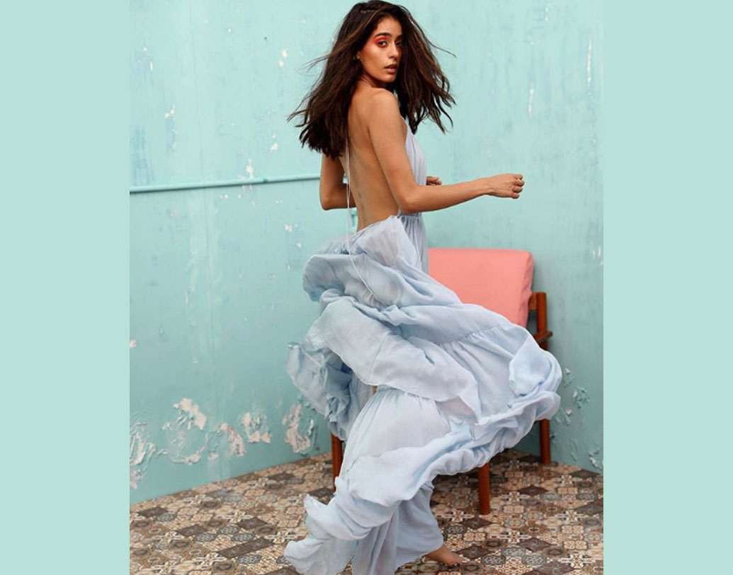 গত বছর ফ্যাশন র‌্যাম্প থেকে খানিকটা দূরে টেলিভিশনের পর্দাতেও দেখা গিয়েছে দীবাকে। একটি স্টাইল শোয়ে সঞ্চালকের ভূমিকাতেও অনায়াসে উতরে গিয়েছেন।