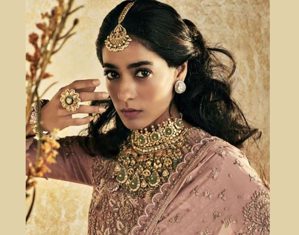 তবে কি এ বার বলিউডেও পা রাখবেন দীবা? সে নিয়ে সোজাসুজি কোনও উত্তর দেননি তিনি। বরং হেঁয়ালি করে বলেছেন, ‘‘বলিউডে ঢোকার জন্য মুম্বইতে পাড়ি দেব, তা নয়। তবে একটা কথা আছে জানেন তো, কখনই ‘না’ বলতে নেই!’’