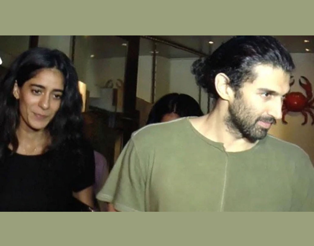 আদিত্যর সঙ্গে তাঁর সম্পর্ক নিয়ে দীবা নিজে কী বলছেন? তিনিও সরাসরি কিছু বলেননি বটে। তবে ২০১৫-তে আদিত্যর সঙ্গে তাঁর ডিনার ডেটের ছবি সম্প্রতি শেয়ার করেছেন সোশ্যাল মিডিয়ায়। সঙ্গে লিখেছেন, ‘ইটস ফ্রাইডে অ্যান্ড আই অ্যাম ইন লভ!’ আর কিছু বলা বাকি রইল! এবং শোনা যাচ্ছে, আগামী বছরেই নাকি তাঁদের চার হাত এক হচ্ছে!