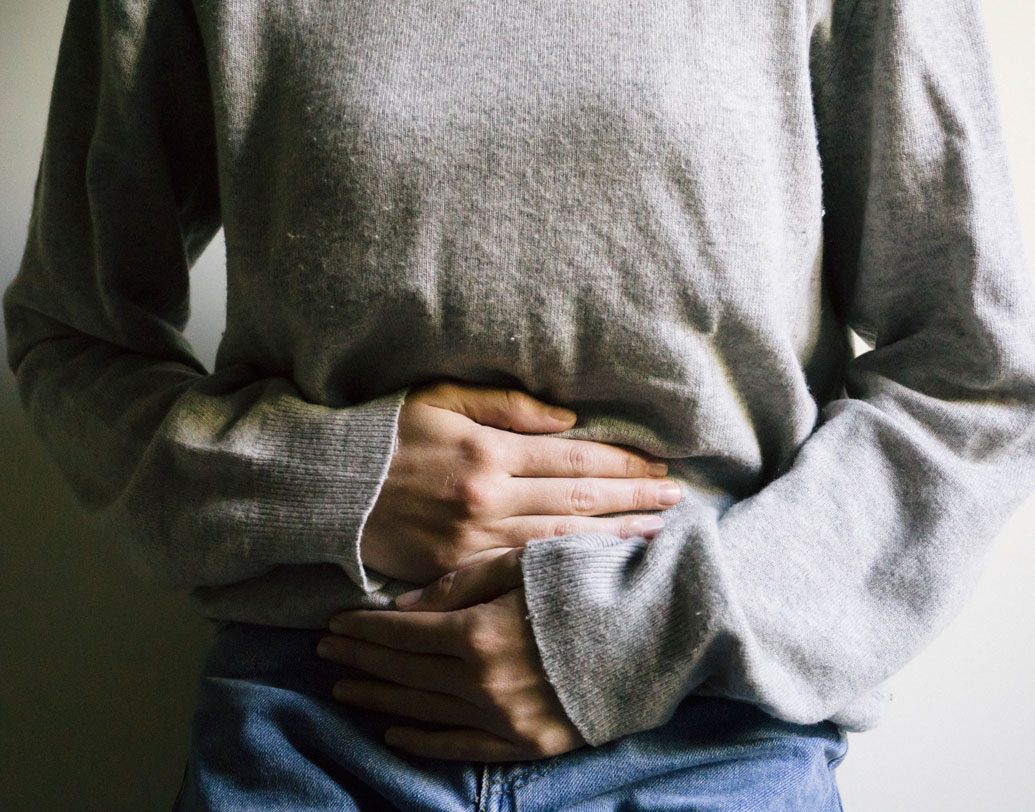 ক্রনিক পেটের সমস্যায় কাজে আসে এই মশলা। কালো জিরে শুকনো খোলায় ভেজে গুঁড়ো করে নিন। এ বার আধ কাপ ঠান্ডা করা দুধে এই কালো জিরে এক চিমটে মিশিয়ে খালিপেটে খান প্রতি দিন। দুধ ঠান্ডা হওয়ায় বদহজমও হবে না, উল্টে পেটের সমস্যা থেকে মুক্তি মিলবে কালো জিরের দৌলতে।