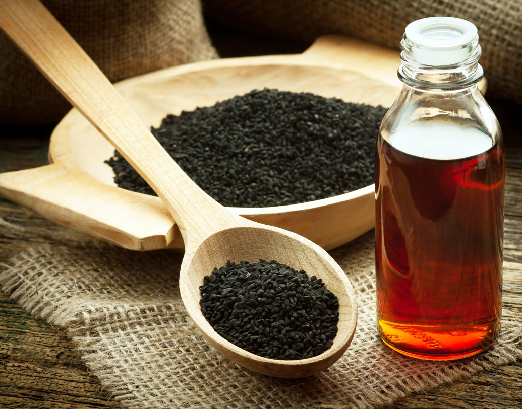 শুধু কালো জিরেই নয়, এর তেলও শারীরিক নানা সমস্যা সমাধানে কাজে আসে। ক্রনিক মাথা যন্ত্রণা মাইগ্রেনের সমস্যা থাকলে কালো জিরের তেল কপালে মালিশ করলে আরাম পাওয়া যায়।