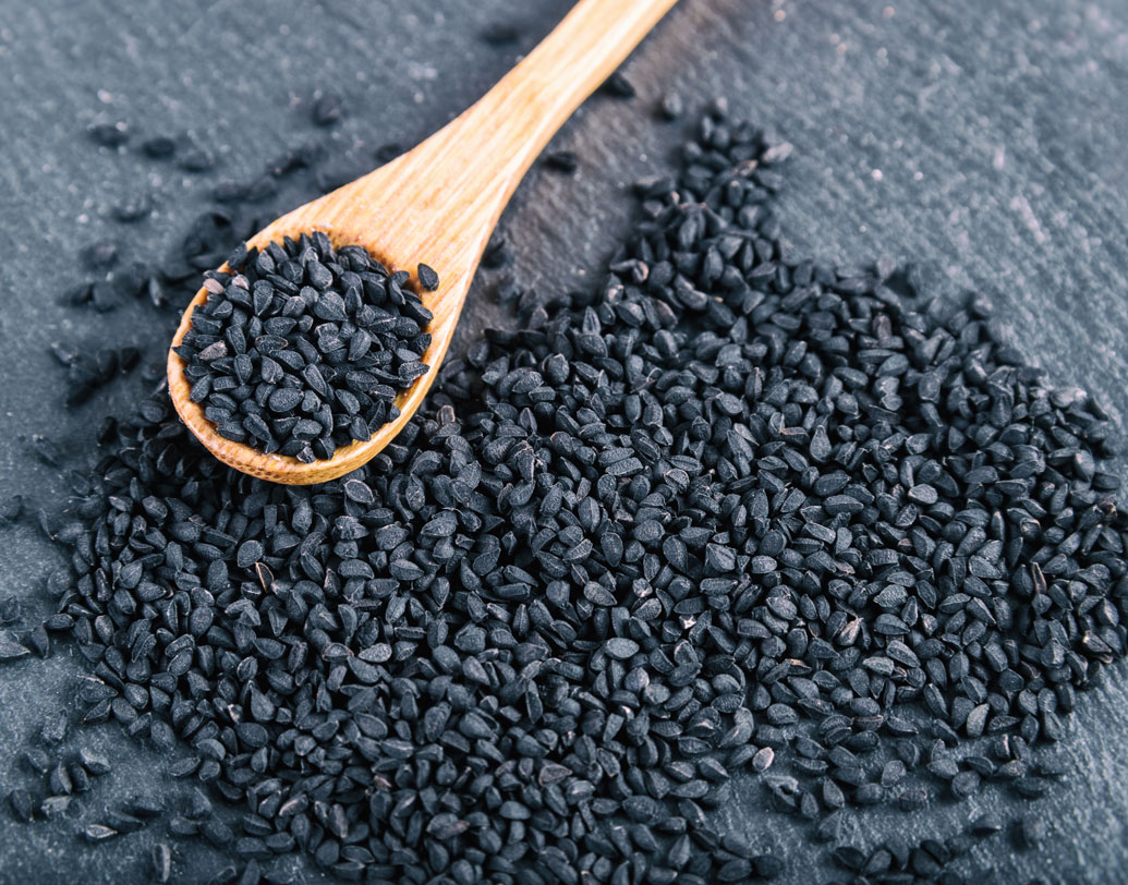 কালো জিরেতে ফসফেট, ফসফরাস ও লৌহের উপস্থিতি অধিক পরিমাণে থাকায় রক্তাল্পতার রোগীরাও এ থেকে উপকার পেয়ে থাকেন। অ্যান্টি অক্সিড্যান্ট ও ক্যারোটিন থাকায় তা অ্যান্টি ক্যানসার হিসেবেও খাদ্যমহলে জনপ্রিয়।