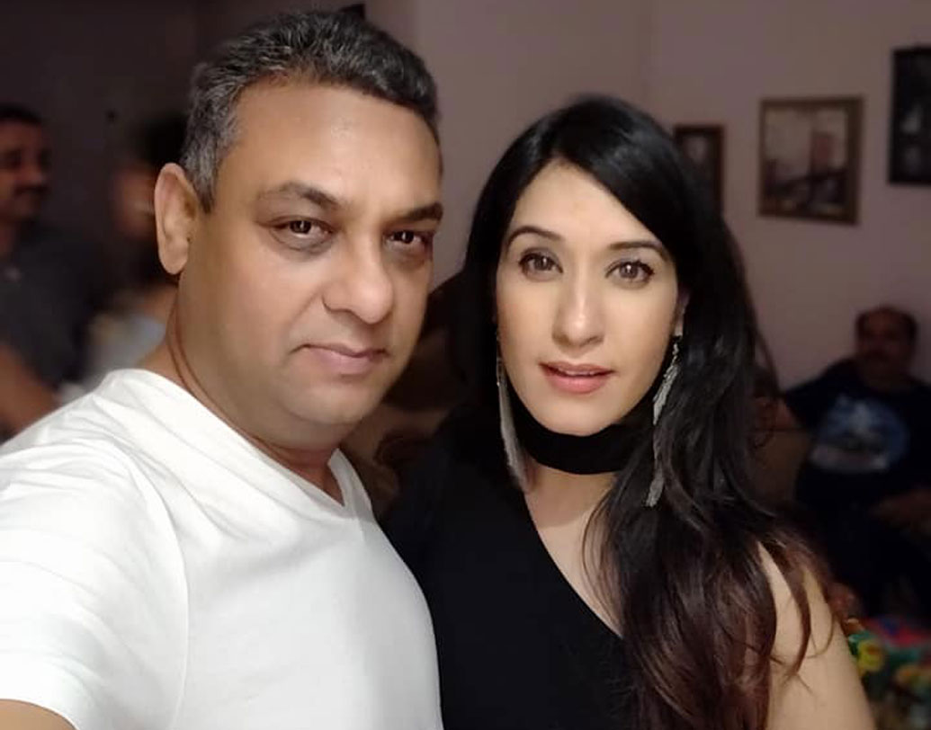 কয়েক বছর এমন অমানুষিক পরিশ্রম করার মধ্যেই জীবনের আর এক গুরুত্বপূর্ণ সিদ্ধান্ত নিলেন চিনু। ২০০৪-এ বিয়ে করলেন দীর্ঘ দিনের বন্ধু ও প্রেমিক অমিত কালাকে। ছাড়েন ছোটবেলার শহর বেঙ্গালুরু। এর পর অমিতের জোরাজুরিতেই নাম দেন একটি বেসরকারি চ্যানেলের রিয়েলিটি শোয়ে।