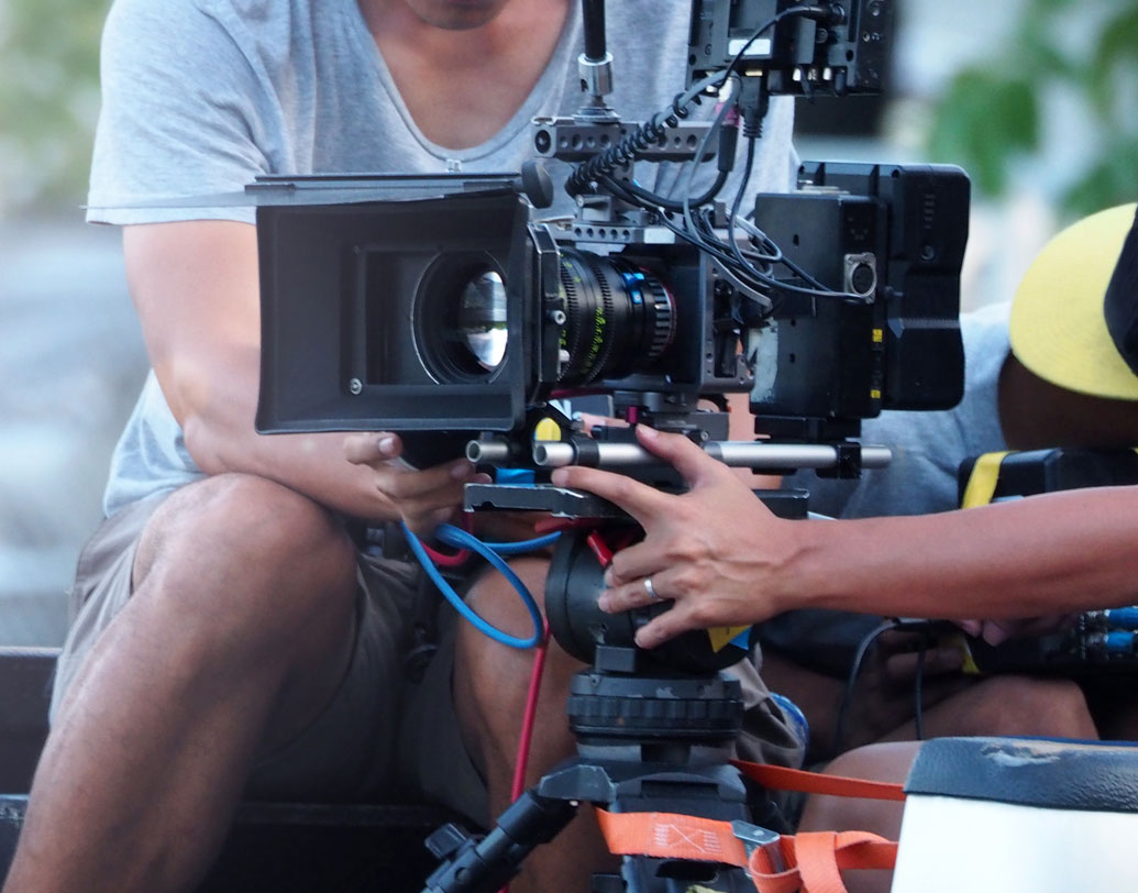 ঘরে-বাইরে সামাল দেওয়া গৃহিণীদের শ্রম ও নিষ্ঠাকে কুর্ণিশ জানানো ও নারীশক্তির চমকপ্রদ ঘটনাগুলোকে সকলের সামনে তুলে আনাই ছিল সেই রিয়েলিটি শোয়ের লক্ষ্য। চিনু এই শোয়ের চূড়ান্ত পর্ব পর্যন্ত পৌঁছন। তুমুল জনপ্রিয়তা লাভ করেন তিনি নিজেও। যদিও পুঁথিগত শিক্ষা না থাকার ভয় তখনও তাড়া করে বেড়াত চিনুকে।