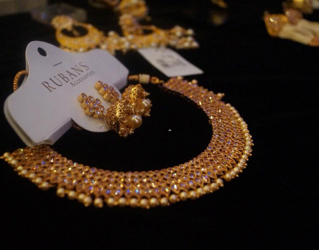 রুবানসের নিজস্বতা ও আকর্ষণীয় নকশার আগ্রহী হয়ে পড়েন আমজনতা থেকে সেলেব প্রায় সকলেই। মাত্র ৬ মাসেই বিপুল লাভের মুখ দেখে রুবানস। অফিস বড় হয়, ব্যবসা নিয়েও আরও নতুন করে ভাবেন চিনু। বাড়িয়ে তোলেন রুবানসকে। কোচি ও হায়দরাবাদে শুরু হয় নতুন শো রুম।