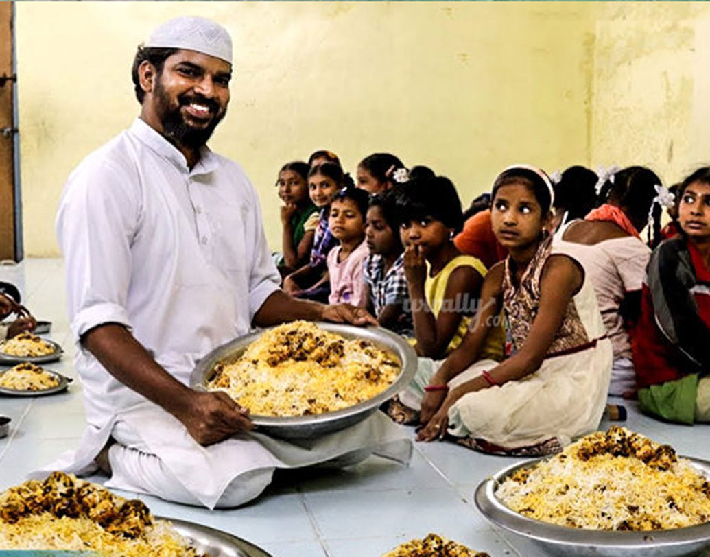 হায়দরাবাদের ওই যুবকের নাম খওয়াজা মইনুদ্দিন। ৩৯ বছর বয়সে বহুজাতিক সংস্থার কাজ থেকে ইস্তফা দিয়ে দেন। উদ্দেশ্য ছিল ‘ক্ষুধা মুক্ত ভারত’-এর স্বপ্নকে বাস্তবে পরিণত করা।