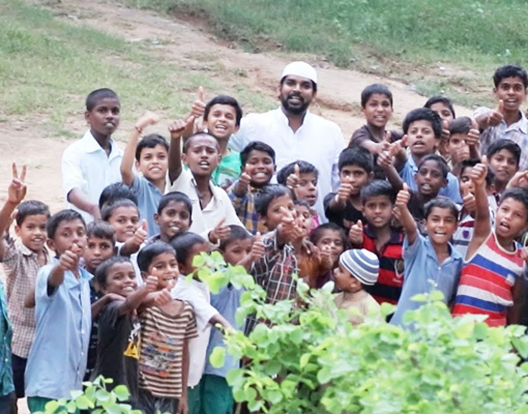 ‘নবাব’স‌ কিচেন ফুড অফ অল অরফ্যানস‌্’ নামে ওই ইউটিউব চ্যানেলে অনাথ শিশুদের জন্য খাবার বানানো থেকে তাদের পরিবেশন করা, সবটাই দেখানো হয়। ১০ লক্ষেরও বেশি সাবস্কাইবার রয়েছে চ্যানেলটির।