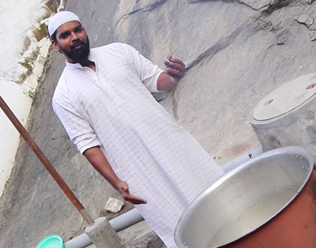 দেশকে ক্ষুধা মুক্ত করার যে স্বপ্ন মইনুদ্দিন দেখেছিলেন, তা ভেঙে পড়তে দেখে ভীষণ হতাশ হয়ে পড়েছিলেন তিনি। শেষে ওই সাবস্ক্রাইবারের পরামর্শেই যেন ফের নতুন করে স্বপ্ন দেখতে শুরু করেছেন তাঁরা।