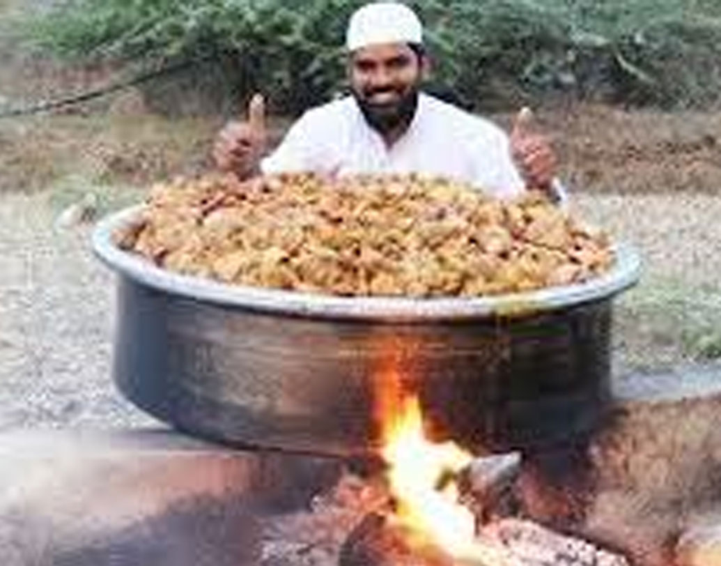 এত দ্রুত যে ফল মিলবে, তা ভাবতেই পারেননি তাঁরা। নতুন ভিডিয়ো আপলোড করার এক ঘণ্টার মধ্যেই ১৮ জন তাঁদের সাহায্যের জন্য এগিয়ে আসেন। তারপর আর পিছনে তাকাতে হয়নি মইনুদ্দিনদের।