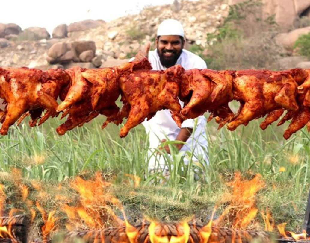 চাকরি ছেড়ে কেন এই পরিকল্পনা? মইনুদ্দিন জানাচ্ছেন, “আমি যখন ট্রেনে করে অফিসে যেতাম, দেখতাম প্ল্যাটফর্মে অনেক শিশু ডাস্টবিন থেকে খাবার সংগ্রহের চেষ্টা করছে। এই স্মৃতি আমাকে তাড়া করছিল। কাজে মন লাগত না।”