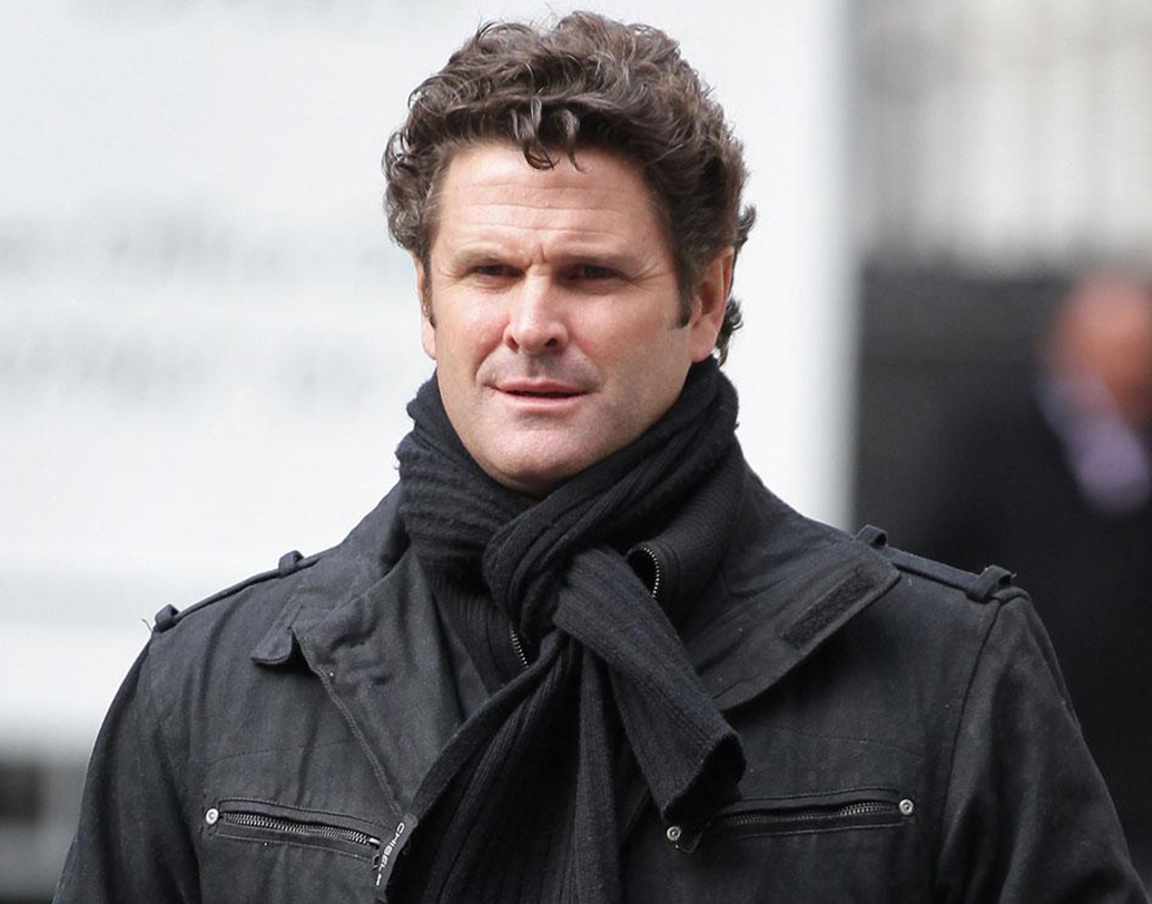 ক্রিকেট বিশ্বে এক বর্ণময় চরিত্র ছিলেন এই কিউয়ি অলরাউন্ডার। তাঁর কোঁকরা চুল, শক্তিশালী চেহারা ঝড় তুলেছিল মহিলা ফ্যানেদের মনে। ঝড় তুলেছিলেন তিনি ক্রিকেট মাঠেও।