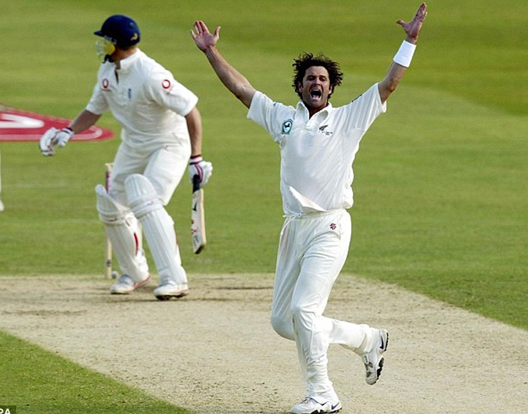 নিউজিল্যান্ডের হয়ে জীবনের শেষ টেস্ট খেলেন ২০০৪ সালেই। সেই ম্যাচে নয় উইকেট নেন কেয়ার্নস। যদিও দলকে জেতাতে ব্যর্থ হন তিনি। আন্তর্জাতিক ক্রিকেটে শেষ বার কেয়ার্নসকে দেখা যায় ২০০৬ সালে। ওয়েস্ট ইন্ডিজের বিরুদ্ধে টি২০ খেলতে নামেন তিনি। যদিও সাফল্য পাননি। দু’রান করেই আউট হয়ে যান, বল হাতেও উইকেট পাননি।