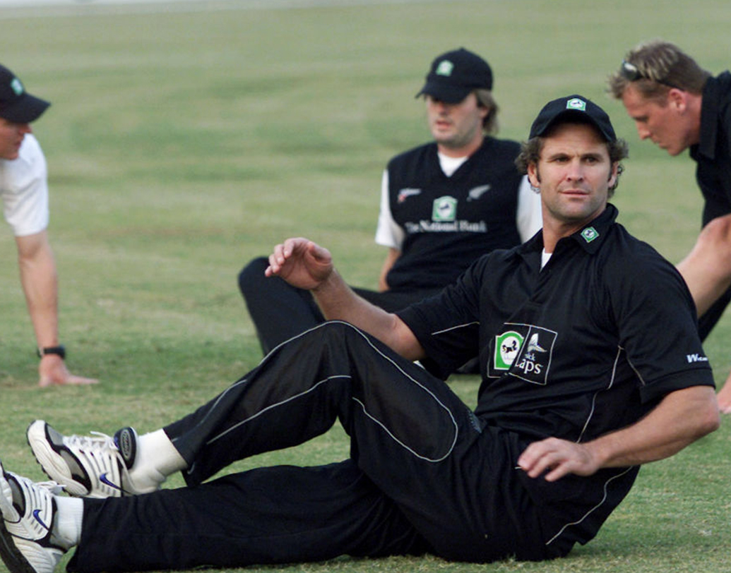 আন্তর্জাতিক ক্রিকেটে ৮২৭৩ রান রয়েছে ক্রিস কেয়ার্নসের। রয়েছে ৪২০টি উইকেটও। ১৭ বছরের ক্রিকেট কেরিয়ারে কুড়িয়েছেন সাফল্যের বহু মনি মানিক্য। তবে রয়েছে কিছু কালির দাগও।