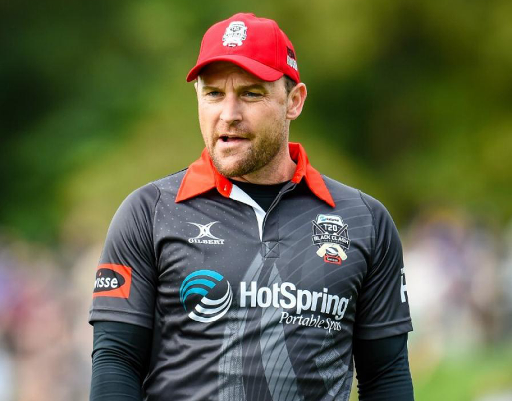 প্রাক্তন কিউই ক্রিকেটার লুই ভিনসেন্ট এবং ব্রেন্ডন ম্যাকালাম জানান, তাঁদেরওগড়াপেটার প্রস্তাব দেন ক্রিস। পরবর্তী সময় ভিনসেন্টের নাম জড়িয়ে পরে ম্যাচ ফিক্সিং কাণ্ডে। তাঁকে সারা জীবনের মতো ক্রিকেট থেকে নির্বাসিত করা হয়।