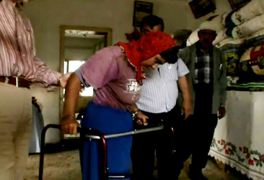 অনেক চিকিৎসা সত্ত্বেও এই রোগের কোনও উপশম বার করা যায়নি আজও। তাঁদের অবর্তমানে ছেলেমেয়েদের কী হবে? কে দেখবেন? সারাক্ষণ এই চিন্তাই করে চলেছেন চারপেয়ে ওই মানুষগুলোর বাবা-মা।