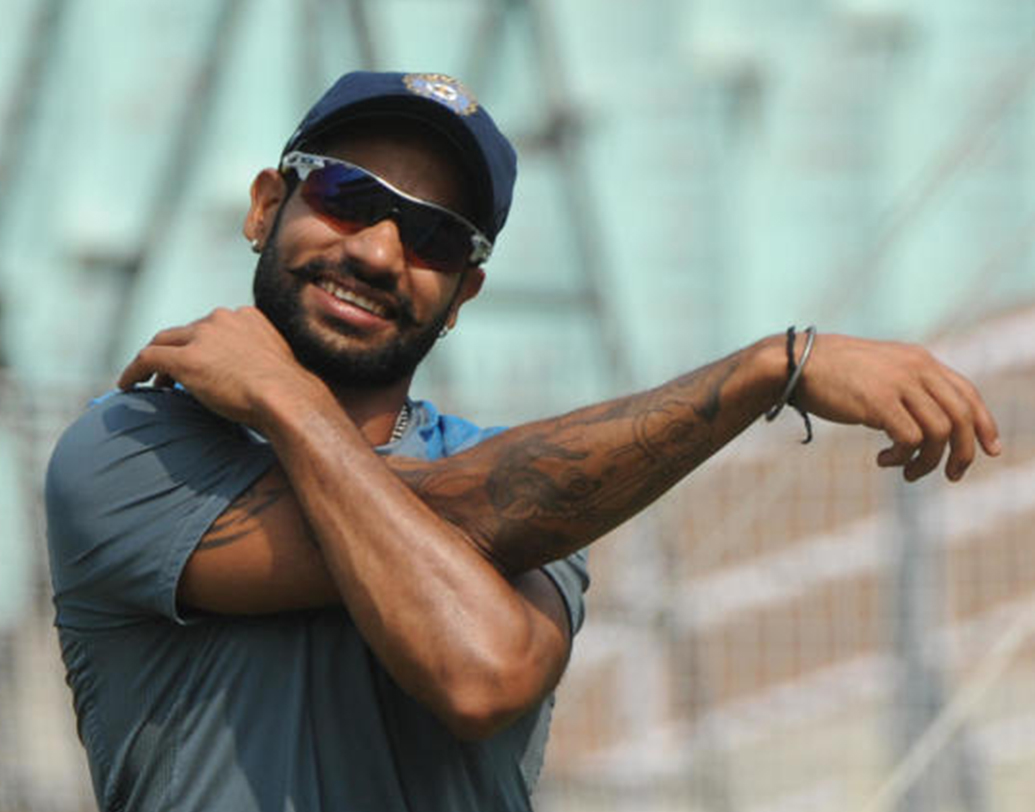 ভারতের বাঁহাতি ওপেনার শিখর ধওয়নের কাছেও রয়েছে রেকর্ড গড়ার হাতছানি। তিনটি ম্যাচের এই সিরিজে আর মাত্র ৭১ রান করতে পারলেই ব্যক্তিগত একটি রেকর্ড গড়ে ফেলবেন তিনি। সমস্ত ধরনের টি২০ ক্রিকেট মিলিয়ে সাত হাজার রান করার রেকর্ড।