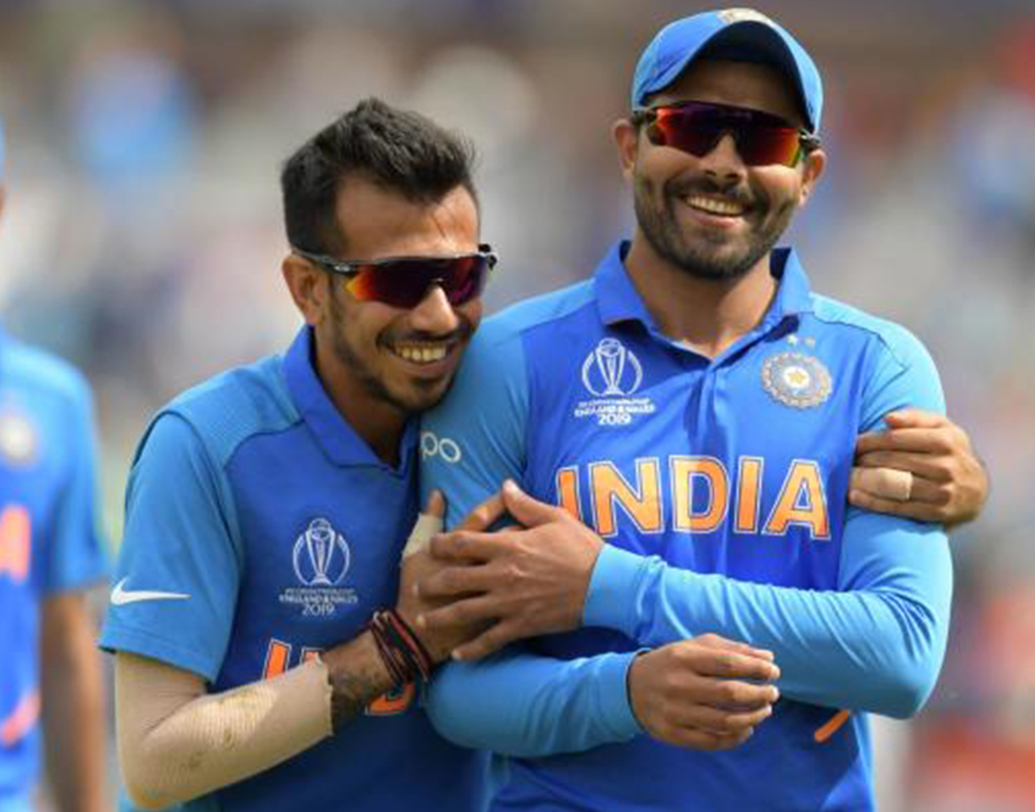 এবার নজর দেওয়া যাক ভারতীয় অলরাউন্ডার রবীন্দ্র জাদেজার একটি ব্যক্তিগত রেকর্ডের দিকে। এখনও পর্যন্ত আন্তর্জাতিক ক্রিকেটে তিনি নিয়েছেন মোট ৩৯৯ উইকেট। সুতরাং আর মাত্র একটি উইকেট নিলেই ৪০০ উইকেটের মালিক হয়ে যাবেন তিনি। সপ্তম ভারতীয় হিসেবে এই মাইলস্টোন স্পর্শ করবেন তিনি।