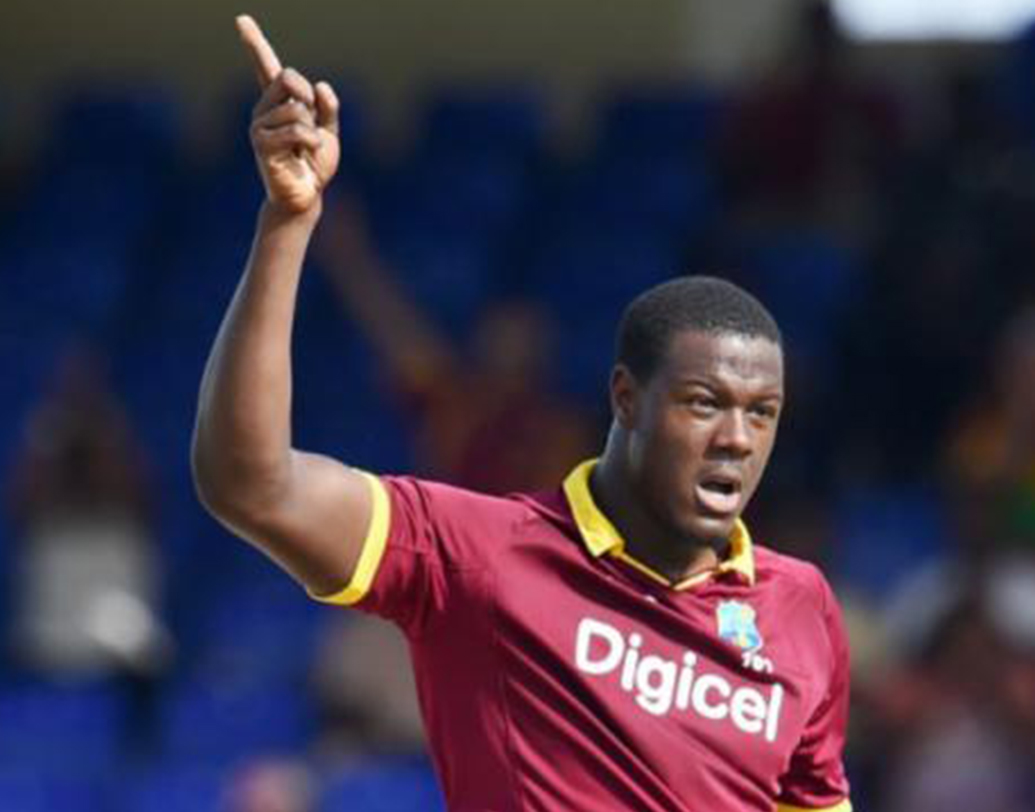 শুধু ভারতীয় ক্রিকেটারেরাই নন, বরং ওয়েস্ট ইন্ডিজ ক্রিকেটারেরও দাঁড়িয়ে রয়েছেন একাধিক রেকর্ডের সামনে। যেমন ক্যারিবিয়ান অধিনায়ক কার্লোস ব্রেথওয়েট আর মাত্র দু’টি ছক্কা মারলেই আন্তর্জাতিক টি২০ ক্রিকেটে ১০০ ছক্কার গণ্ডি ছোঁবেন।