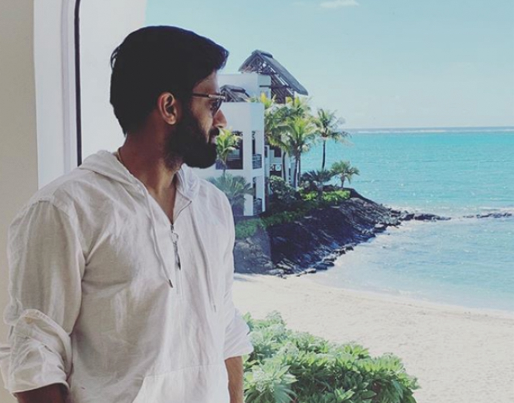 নিখিলও কম যান না! নিজের ইনস্টাগ্রাম অ্যাকাউন্ট থেকে হনিমুনের ছবি পোস্ট করেছেন তিনিও। নুসরতের উদ্দেশে লিখেছেন, ‘উইথ মাই মুন’!