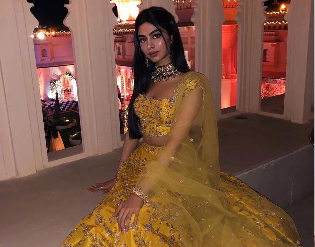 জাহ্নবীর বোন খুশিও একই স্কুলের ছাত্রী। ইন্টারন্যাশনাল মডেলিং-এর উপর কেরিয়ার করতে চান তিনি।