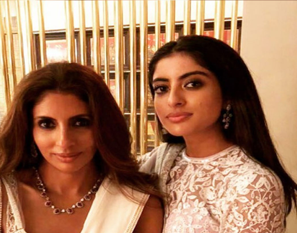 অমিতাভ-দৌহিত্রী নভ্যা নভেলি নন্দা লন্ডনের সেভেনওকস স্কুলের ছাত্রী ছিলেন। সেখান থেকে গ্র্যাজুয়েশনের পরে শোনা যাচ্ছে, এখন তিনি নিউ ইয়র্কের ফোর্ডহ্যাম ইউনিভার্সিটিতে পড়াশোনা করছেন।