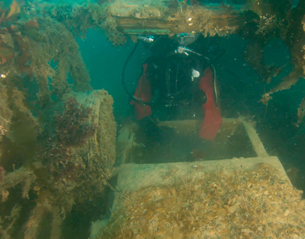 এতদিন এটুকুই জানা গিয়েছিল শুধু। কিন্তু কী এমন ঘটেছিল যে এত উন্নত জাহাজের এই করুণ পরিস্থিতি হয়েছিল? কীভাবে জাহাজ দুটো ডুবে গিয়েছিল? কী ভাবে যাত্রীদের মৃত্যু হয়েছিল? এ সব কিছু রহস্যই রয়ে গিয়েছে।