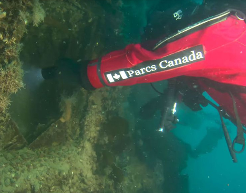 সম্প্রতি দূর নিয়ন্ত্রিত যন্ত্র দিয়ে পরীক্ষা করে বিজ্ঞানীরা দেখেছেন, জাহাজের গায়ে ধাক্কা লাগার কোনও চিহ্ন নেই। যদি তাই হয়, তা হলে জাহাজ দুটো ডুবল কী ভাবে?