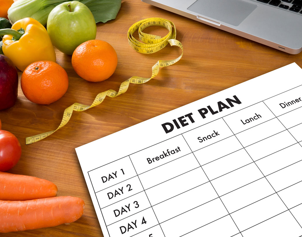 লো ফ্যাট, নো কার্বস ডায়েট মেনে চলছেন ভাল কথা। ওজনও কমবে এতে তবে সময়ের অভাবে বা খাওয়ার অনীহায় যদি কোনও মিল বাদ দেন তা হলে কিন্তু  হিতে বিপরীত হবে। বরং দু’-তিন ঘণ্টার বেশি পেট খালি রাখা যাবে না একেবারেই। এতে কিন্তু এই ডায়টের কার্যকরী দিকটাও ব্যাহত হয়।