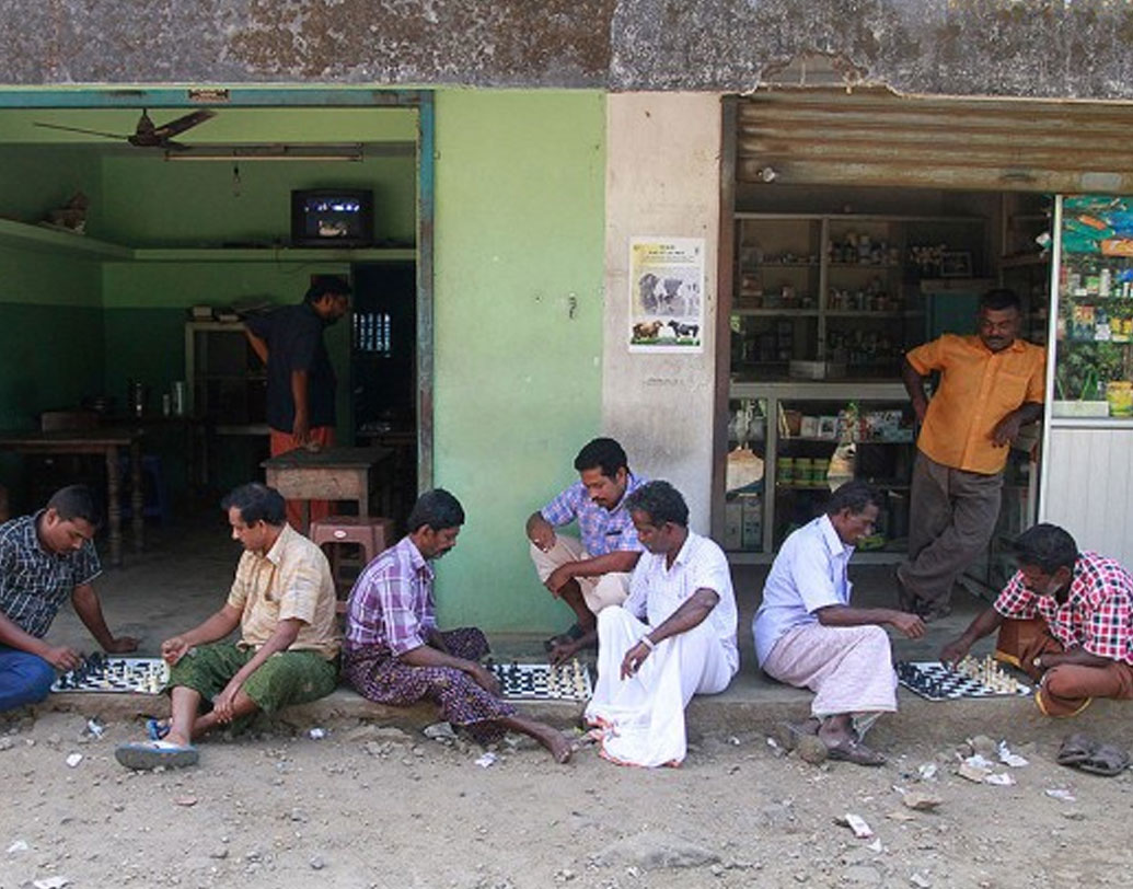 তিনিই গ্রামে ফিরে দাবার প্রচলন করেন। ধীরে ধীরে গ্রামে বেশ জনপ্রিয় হয়ে ওঠে দাবা। মদ, জুয়া ছেড়ে দাবা-আসক্ত হয়ে পড়েন গ্রামবাসীরা। দাবার জন্য মারোত্তিচাল গ্রামের খ্যাতি বিশ্বজোড়া। স্কুল সিলেবাসেও দাবা আছে। বিশ্বের বিভিন্ন প্রান্ত থেকে অনেকেই দাবা শিখতে আসেন এই গ্রামে।