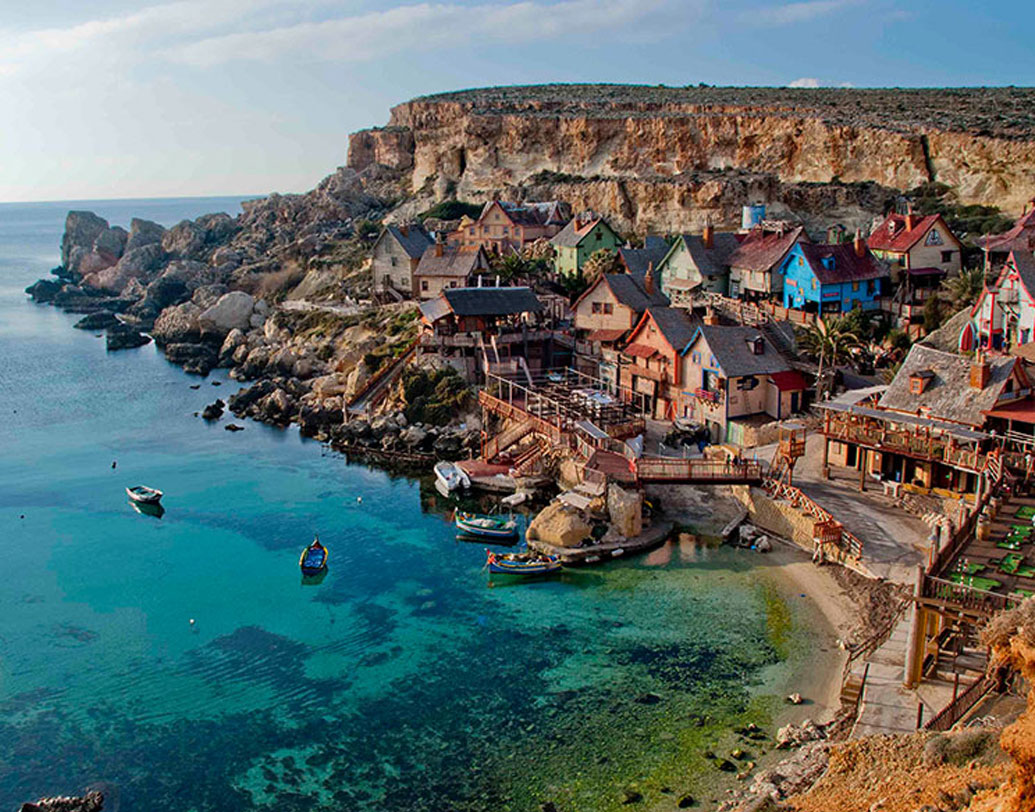 পপাই গ্রাম: মাল্টার সমুদ্রোপকূলের একটি গ্রাম। ১৯৮০-তে বিখ্যাত কমিক চরিত্র ‘পপাই’ ছবির শুটিং হয়েছিল এই গ্রামে। সেই শুটিংয়ের জন্য মাত্র ৭ মাসের মধ্যে নেদারল্যান্ডস ও কানাডা থেকে কাঠ এবং বিভিন্ন সামগ্রী নিয়ে এসে গ্রামটি গড়ে তোলা হয়। ছবিতে গ্রামটির নাম রাখা হয়েছিল ‘সুইটহ্যাভেন ভিলেজ’।