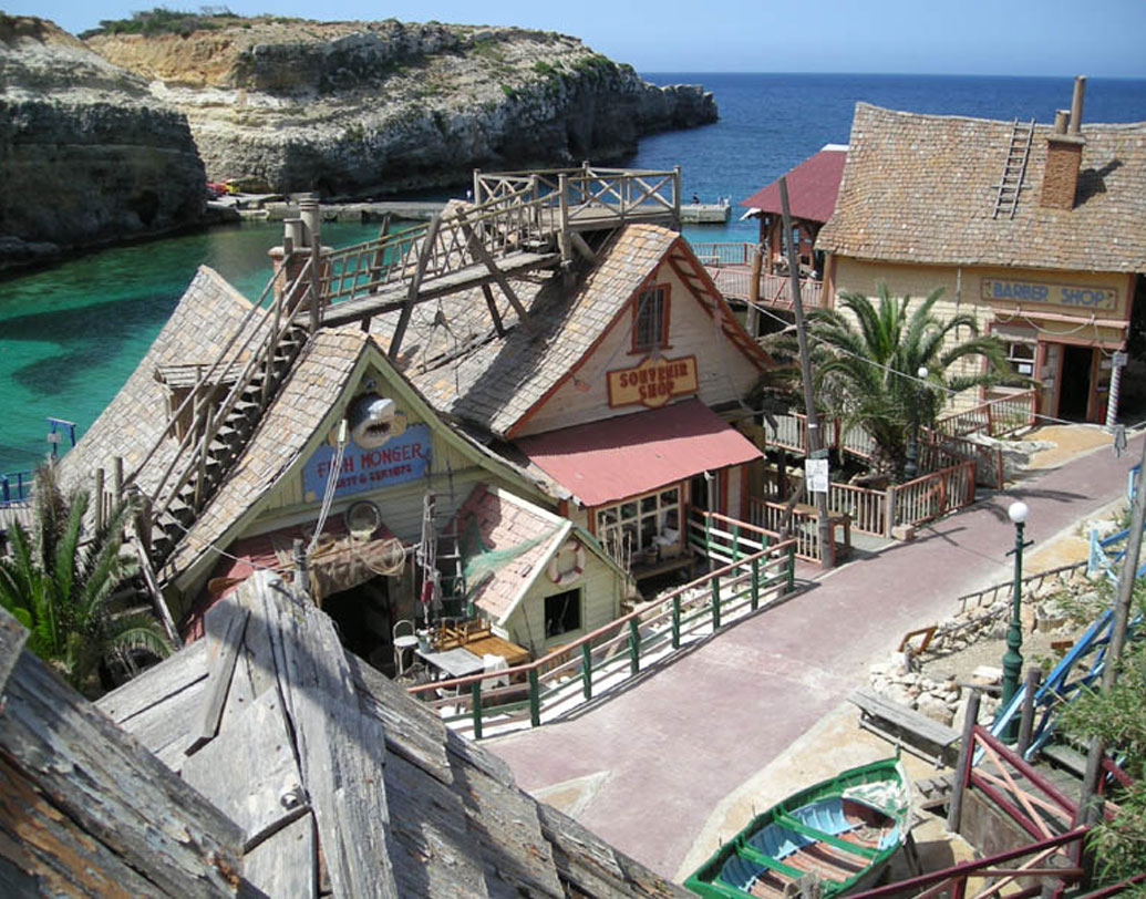 শুটিংয়ের জন্য তৈরি করা গ্রামের ওই সেটটির প্রেমে পড়ে যান মাল্টার বাসিন্দারা। ফলে ছবি মুক্তি পাওয়ার পরেও কৃত্রিম গ্রামের ওই সেটটি নষ্ট করতে দেননি তাঁরা। এটাই এখন মাল্টার অন্যতম পর্যটনস্থল। বিয়ের জন্যও গ্রামটিকে ভাড়াও দেওয়া হয়।