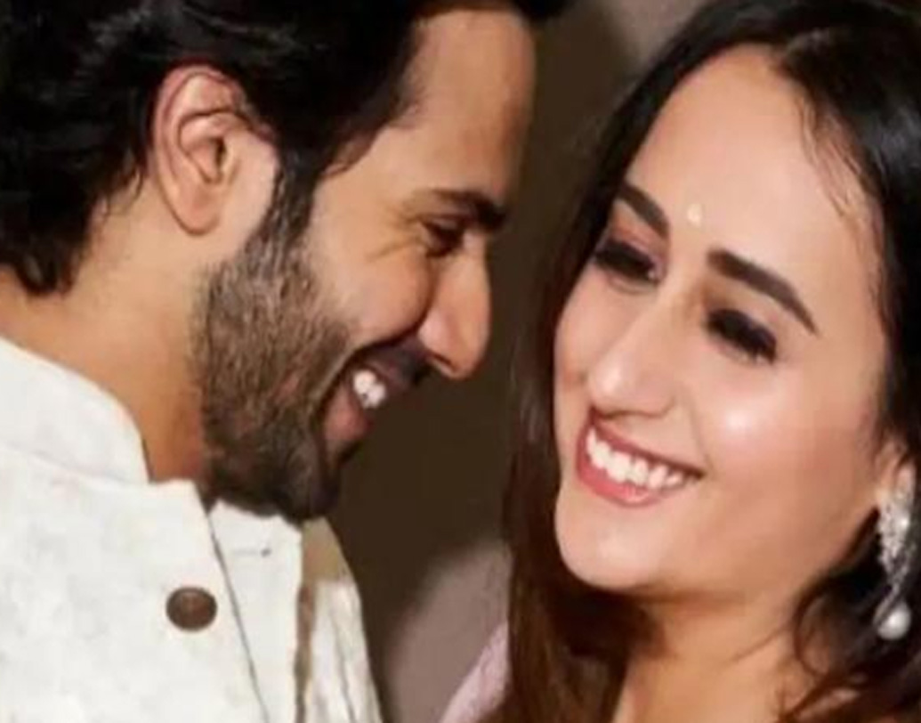 এই লাইনে প্রথমে যিনি দাঁড়িয়ে, তিনি হলেন বরুণ ধওয়ন। এই বছরের শেষে বা আগামী বছরের গোড়ার দিকে প্রেমিকা নাতাশা দালালের সঙ্গে বিয়ের পিঁড়িতে বসতে চলেছেন বরুণ ধবন। এটা নিশ্চিত। তবে কবে ও কোথায়, তা নিয়ে বিস্তর জল্পনা চলছে।