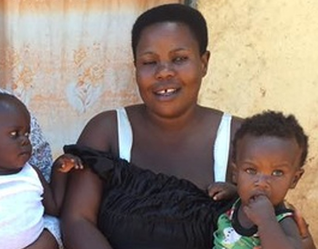 কামপালার উত্তরে ৫০ কিলোমিটার দূরে কফি বাগান দিয়ে ঘেরা একটা ছোট গ্রামে ঘর বানিয়ে ৩৮ সন্তানকে নিয়ে সংসার মারিয়মের।