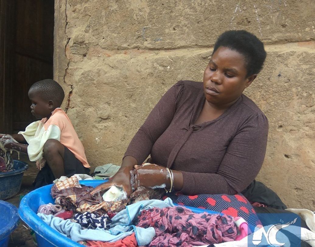 ১২ বছর বয়স হলে তাঁকে এক রকম জোর করেই বিয়ে দিয়ে দেন ঠাকুরমা। তার এক বছর পরই মারিয়ম যমজ সন্তানের জন্ম দেন। যমজ সন্তান পেয়ে খুব খুশি হয়েছিলেন মারিয়ম।