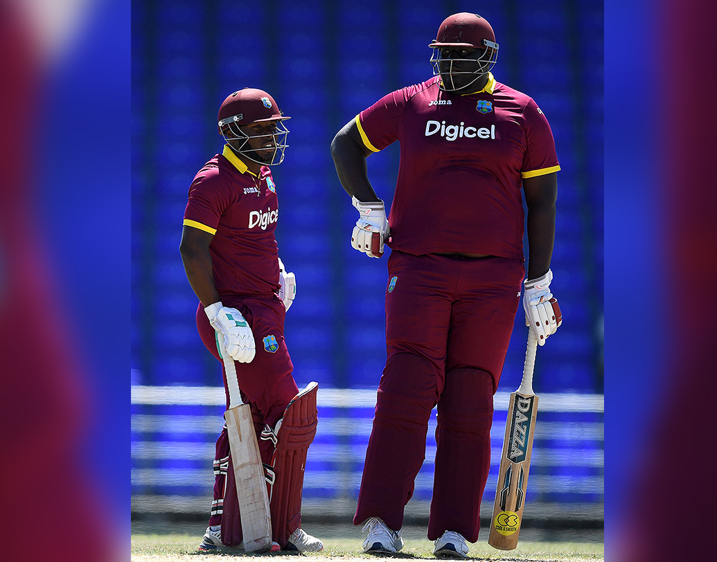 ২৬ বছর বয়সে আন্তর্জাতিক ক্রিকেটে অভিষেক হল রাহকিম কর্নওয়ালের। ডান হাতি এই অফ স্পিনার ব্যাট হাতেও স্বচ্ছন্দ। উচ্চতা ছয় ফুট ৪ ইঞ্চি। ওজন ১৪০ কেজি! বিশাল চেহারা জন্য এই ক্রিকেটারকে ডাকা হয় ‘মাউন্টেন ম্যান’ নামে। বিপুল ওজন নিয়েও আন্তর্জাতিক ক্রিকেটে তাঁর আত্মপ্রকাশ চমকে দিয়েছে ক্রিকেট বিশ্বকে।