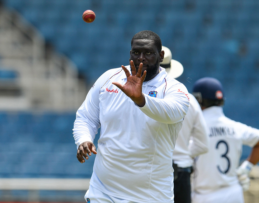 রাহকিম কর্নওয়ালের জন্ম অ্যান্টিগায়। এটি লিওয়ার্ড দ্বীপে অবস্থিত। এই দ্বীপ থেকেই কর্নওয়ালের আগে ওয়েস্ট ইন্ডিজ দলে খেলেছিলেন ভিভিয়ান রিচার্ডস, কার্টলি অ্যামব্রোজ, অ্যান্ডি রবার্টস, রিচি রিচার্ডসনের মতো কিংবদন্তি ক্রিকেটাররা। যদিও ২০১২ সালে কিয়েরন পাওয়েলের পর এই দ্বীপ থেকে ওয়েস্ট ইন্ডিজের হয়ে প্রথম খেললেন কর্নওয়াল।