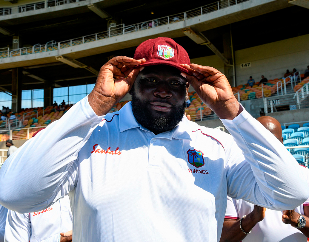 ওয়েস্ট ইন্ডিজ বোর্ড প্রেসিডেন্ট একাদশের হয়ে ২০১৫ সালে প্রথম কোনও আন্তর্জাতিক দলের বিরুদ্ধে খেলতে নামেন তিনি। আর সেই আন্তর্জাতিক দল হচ্ছে ভারত। পূজারা, কোহালি, রাহানে-সহ পাঁচ উইকেট নিয়ে নজর কাড়েন তিনি।