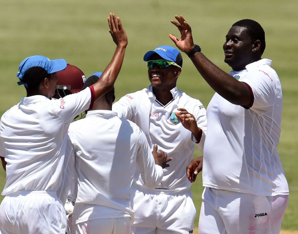 প্রথম শ্রেণির ক্রিকেটে এক ইনিংসে তাঁর সেরা বোলিং ১০৮ রান দিয়ে আট উইকেট। এক ইনিংসে ১৭ বার নিয়েছেন পাঁচ বা তার বেশিউইকেট। লিস্ট এ-তে সেরা বোলিং ২১ রানে ৪ উইকেট।