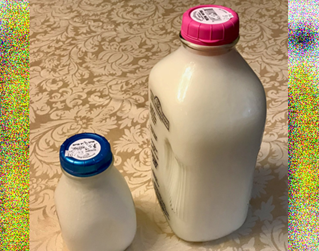 নম্বর ২: যে সমস্ত প্লাস্টিকের বোতল অস্বচ্ছ পলিইথিলিন দিয়ে তৈরি, তাতে ২ নম্বর লেখা থাকে। ডিটারজেন্ট বোতল, দুধের বোতল লক্ষ্য করলে দেখবেন, তাতে ২ লেখা থাকে। এই নম্বরের অর্থ নিরাপদ। কারণ তাতে ব্যাকটিরিয়া তৈরি হওয়ার আশঙ্কা খুব কম। তবে পুনর্ব্যবহারযোগ্য নয় এটাও।