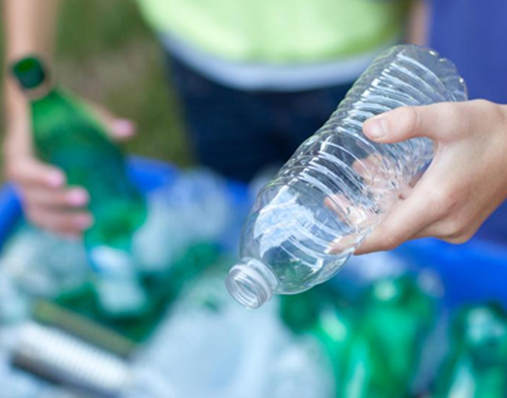 নম্বর ৬: পলিস্টাইরিন বা স্টাইরোফোম দিয়ে তৈরি প্লাস্টিকের দ্রব্যে নম্বর ৬ লেখা থাকে। এই বোতল থেকে ক্ষতিকারক স্টাইরিন নির্গত হয়। যা থেকে ক্যানসার পর্যন্ত হতে পারে। তাই ৬ নম্বর লেখা প্লাস্টিকের দ্রব্য ব্যবহার বন্ধু করা উচিত।