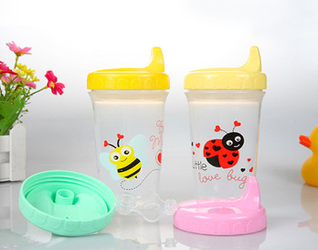 নম্বর ৭: আইপড, কম্পিউটার, খাবারের কন্টেনার, বাচ্চাদের ফি়ডিং বোতল যে উপাদান দিয়ে তৈরি সেগুলো নম্বর ৭-এর ক্যাটেগরিতে পড়ে। এগুলো সাধারণত ক্ষতিকারক বিসফেনল এ দিয়ে তৈরি। যা থেকে স্নায়ুর সমস্যা দেখা দেয়। বাচ্চাদের ফিডিং বোতল কেনার সময় অবশ্যই দেখে নেওয়া জরুরি তাতে কী নম্বর লেখা রয়েছে।