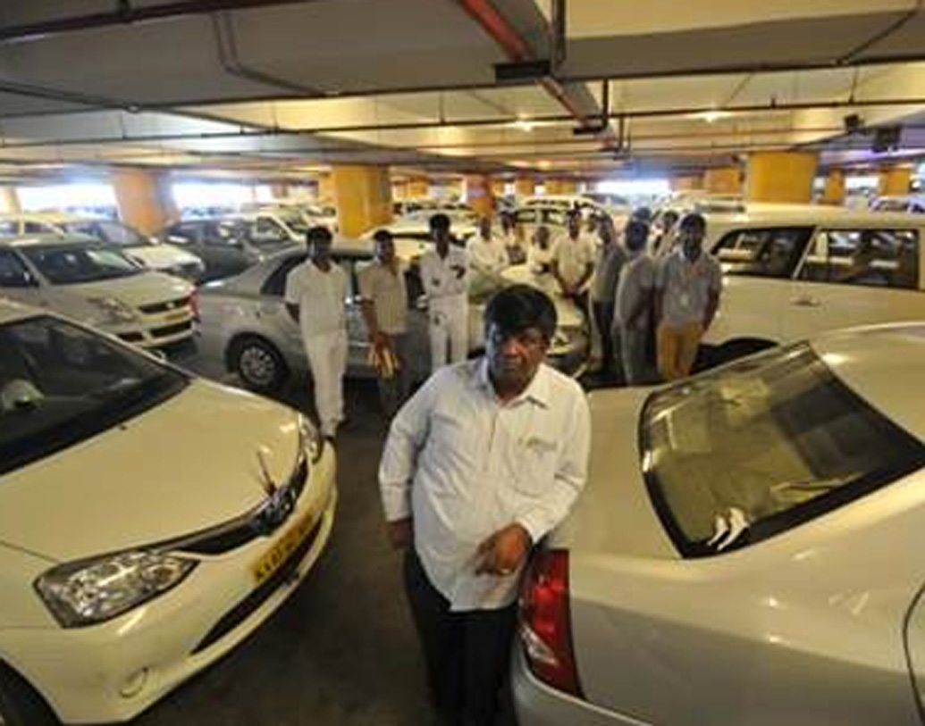 ক্রমে তাঁর ব্যবসা এতটাই বড় হয়ে যায় যে, এখন তিনি ৮০০ গাড়ির মালিক। দিনরাত হায়দরাবাদ এবং চেন্নাইয়ের যাত্রীদের গন্তব্যে পৌঁছে দিচ্ছে তাঁর সংস্থার গাড়ি। এখন বছরে টার্নওভার ৩৮ কোটি টাকা। আরাধ্যর লক্ষ্য এই টার্নওভার ১০০ কোটি করার।