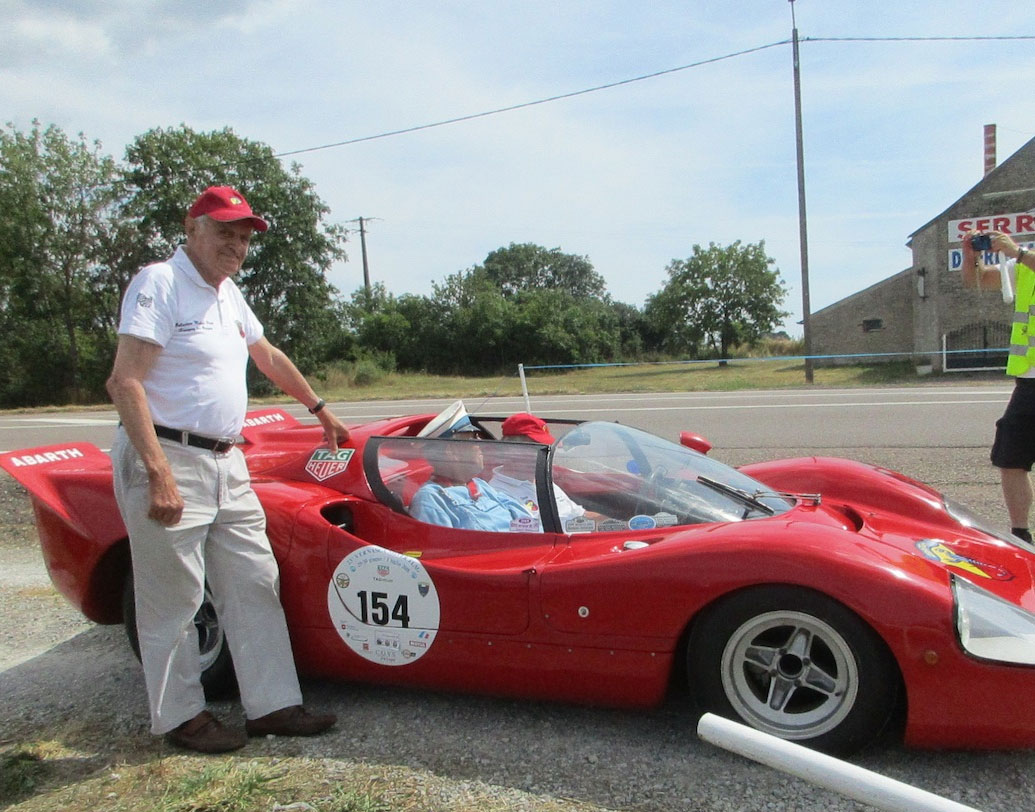 শুধু যুদ্ধবিমানই নয়, মাইকেলের সংগ্রহে রয়েছে ২০০টি বহুমূল্যবান পুরনো বাইক ও ৩৬টি রেসিং কার।