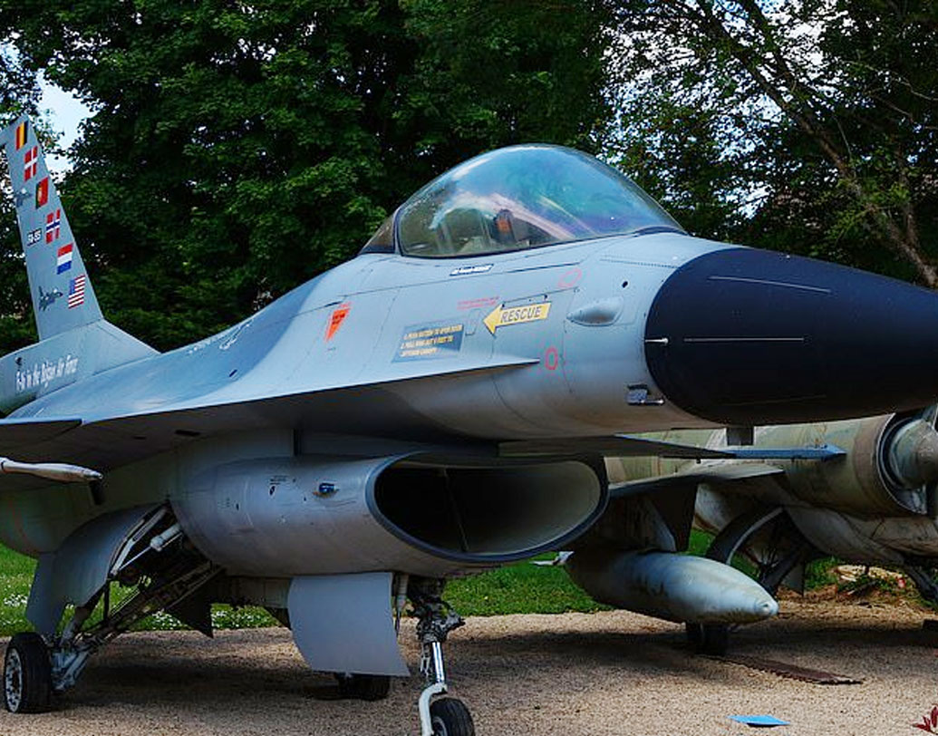 সম্প্রতি অত্যাধুনিক এফ-১৬ বিমানও তাঁর সংগ্রহের তালিকায় যুক্ত হয়েছে। এ ছাড়াও তাঁর সংগ্রহের তালিকায় রয়েছে দ্বিতীয় বিশ্বযুদ্ধের যুদ্ধবিমান, মিগ ২১, ব্রিটিশ জমানার সিঙ্গল ইঞ্জিনের ডিএইচ ১১২ ভেনম।