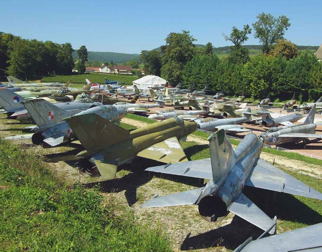 ২০১৯-এ গ্লোবাল ফায়ারপাওয়ার ইনডেক্স-এর রিপোর্ট বলছে, বাংলাদেশের রয়েছে ৯০টি যুদ্ধবিমান এবং শ্রীলঙ্কার রয়েছে ৭৬টি। সেখানে মাইকেলের নিজের সংগ্রহেই রয়েছে ১১০টি। যদিও তাঁর কাছে যে যুদ্ধবিমান রয়েছে, সেগুলো এখন আর সক্রিয় নেই। নিজের সংগ্রহশালাতেই মাইকেল এই যুদ্ধবিমানগুলোকে সাজিয়ে রেখেছেন প্রদর্শনীর জন্য।