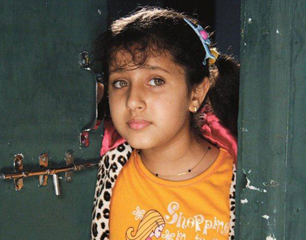 তবে ঝনক সবথেকে বেশি দর্শকের বৈঠকখানায় পৌঁছে গিয়েছিলেন হিন্দি সিরিয়ালে অভিনয় করে। গত দশকের দু’টি জনপ্রিয় হিন্দি সিরিয়ালে ঝনক ছিলেন অন্যতম শিশুশিল্পী। ‘সোনপরী’ সিরিয়ালে তিনি ছিলেন প্রিন্সি। ‘করিশ্মা কা করিশ্মা’ সিরিয়ালে ঝনকই মূল চরিত্র, করিশ্মা নামের একটি যন্ত্রবালিকা বা রোবট।