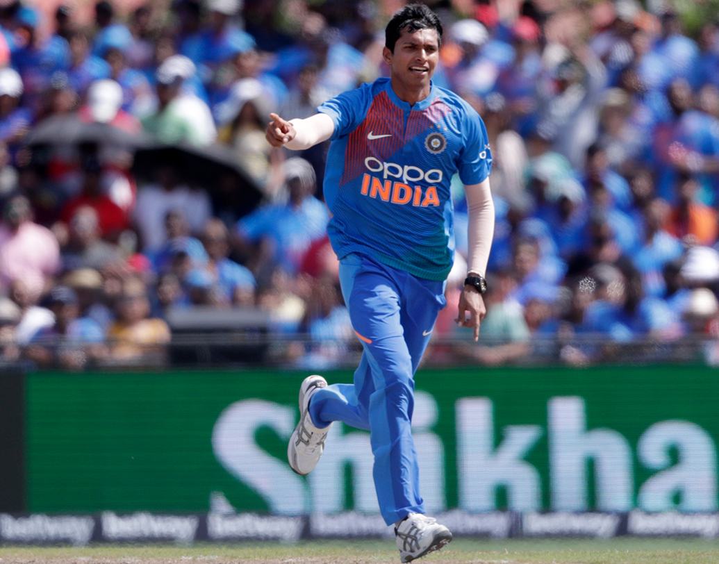 নবদীপ সাইনি। এই নামটা হয়ত ভারতীয় ক্রিকেট মনে রাখতে চলেছে বহুদিন। প্রমাণ করে দিলেন, সেই দিন তাঁকে রঞ্জি দলে নেওয়ার গৌতম গম্ভীরের সিদ্ধান্তে কোনও ভুল ছিল না।