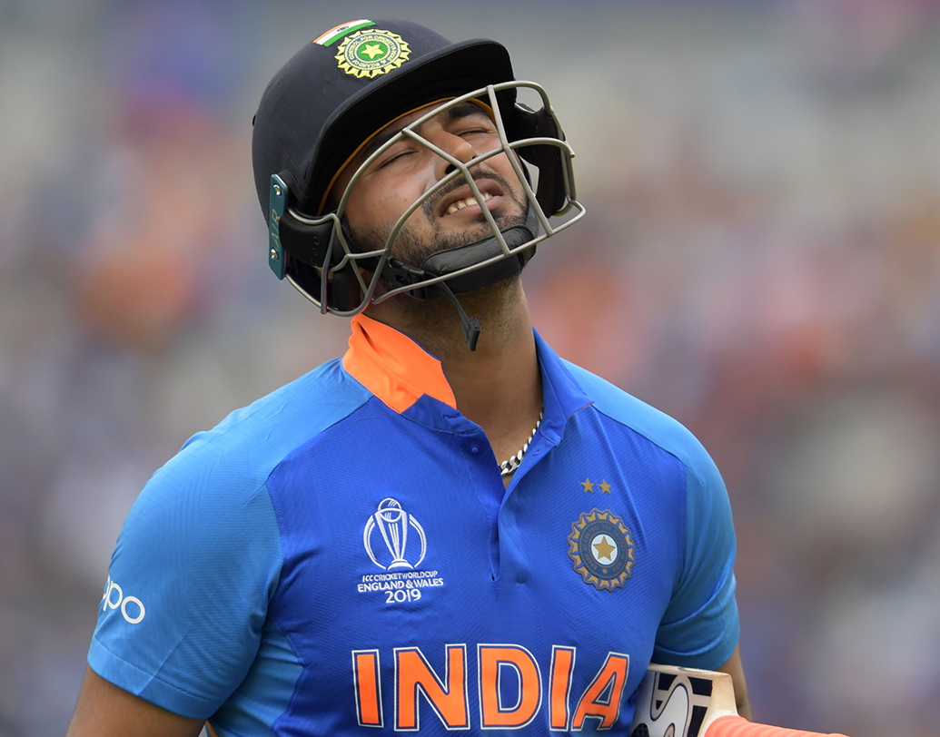 আবার প্রশ্নের মুখে ভারতীয় মিডল অর্ডার। প্রথম ম্যাচেই ব্যর্থ পন্থ। বহু দিন পর দলে ফিরে ভাল শুরু করলেও ম্যাচ শেষ করে আসতে না পারার সেই পুরোনো রোগ আজও সারেনি মণীশ পাণ্ডের।